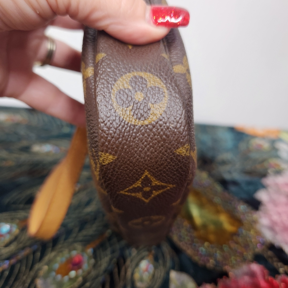 Louis Vuitton Pochette - Picture 6 of 14